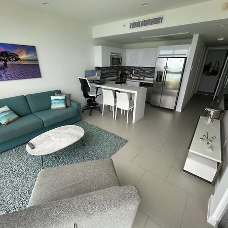 Azure Beach Residences Palm Beach Exterior foto