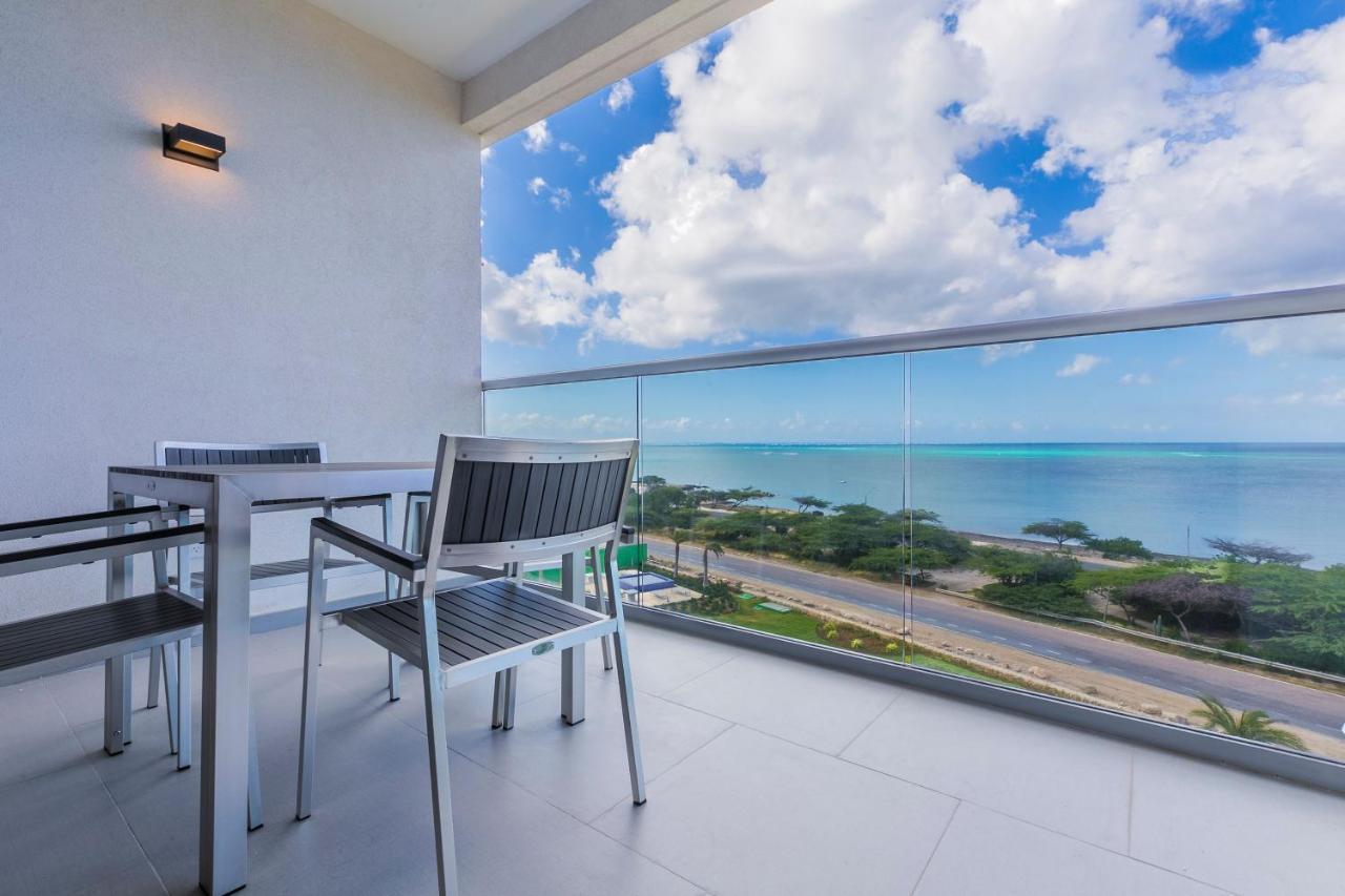 Azure Beach Residences Palm Beach Exterior foto