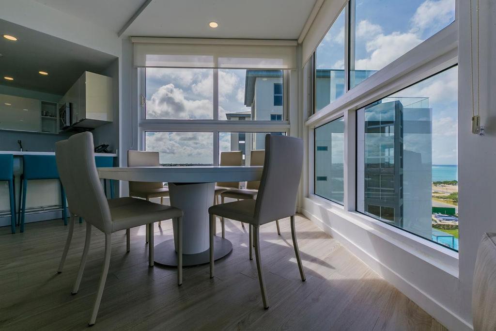 Azure Beach Residences Palm Beach Exterior foto