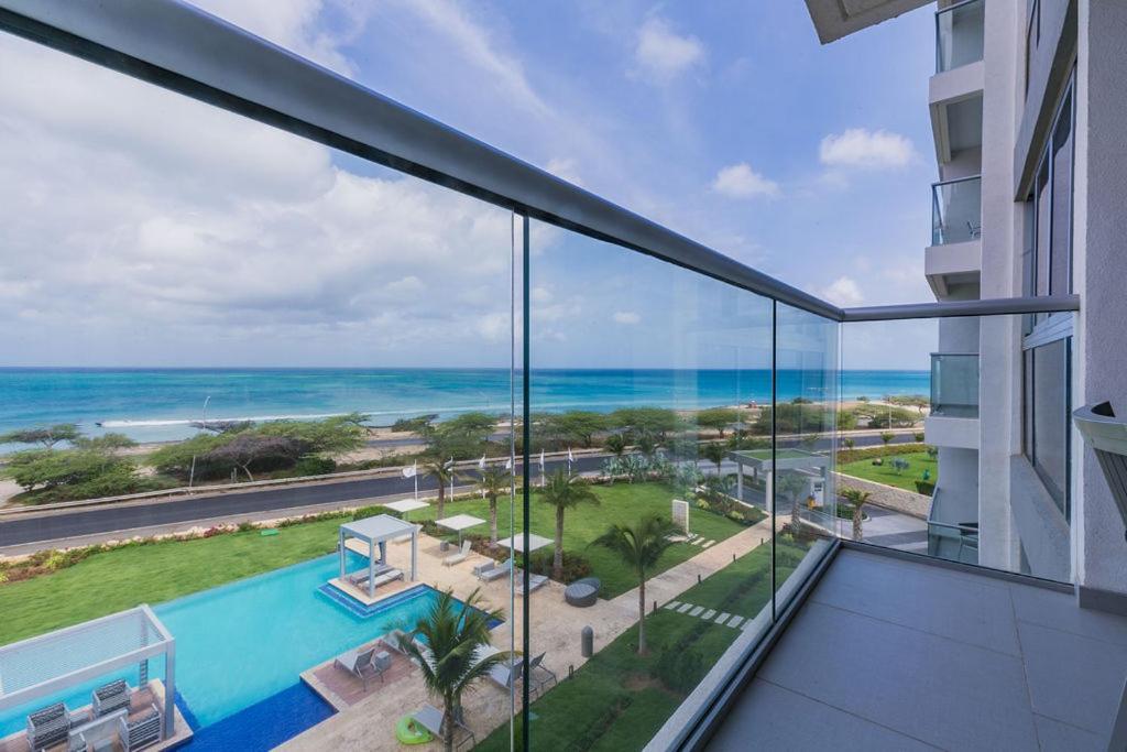 Azure Beach Residences Palm Beach Exterior foto