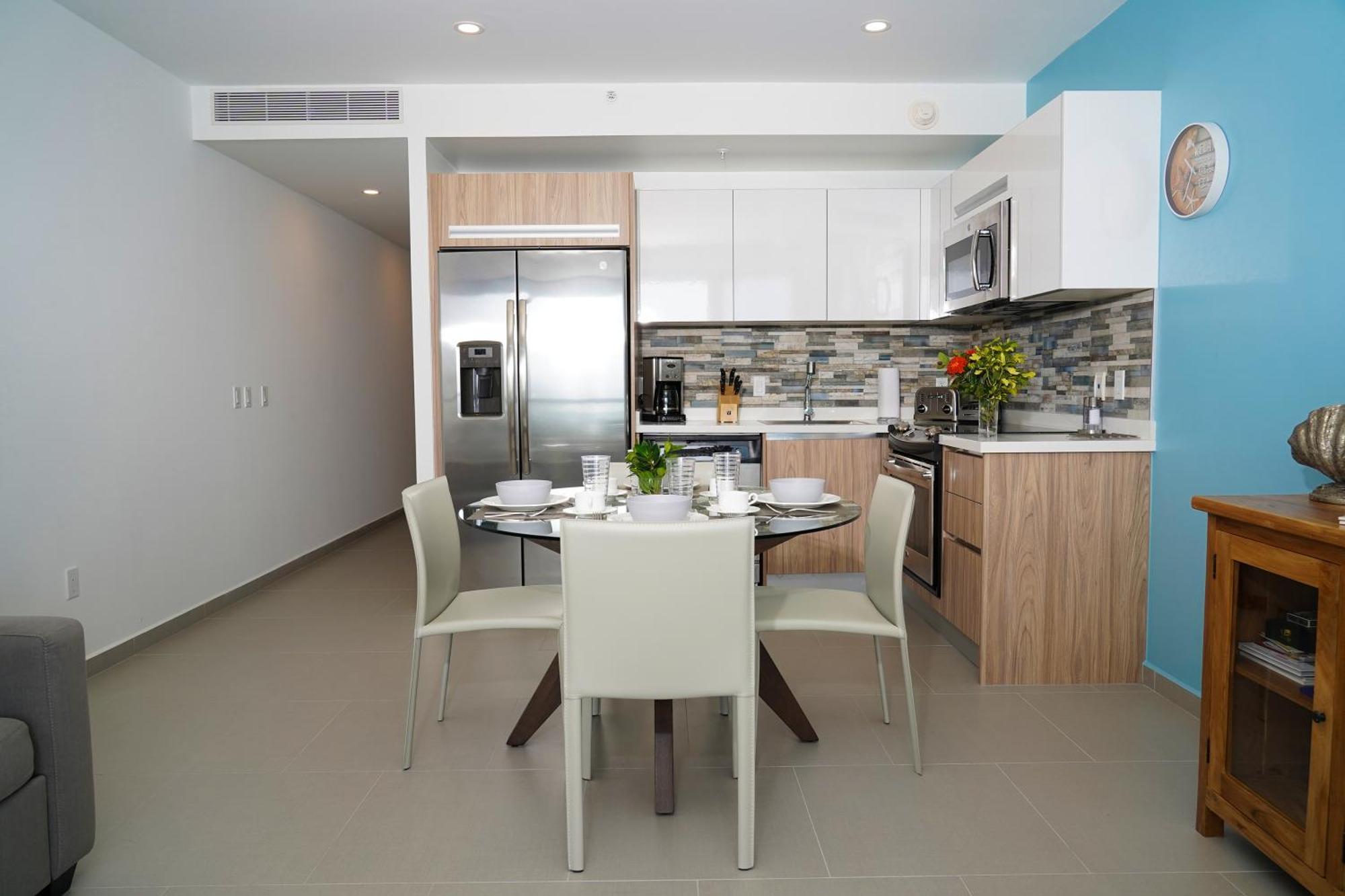 Azure Beach Residences Palm Beach Exterior foto