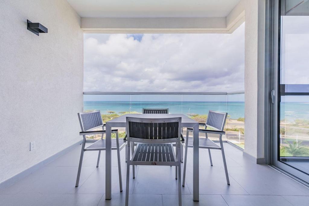 Azure Beach Residences Palm Beach Exterior foto