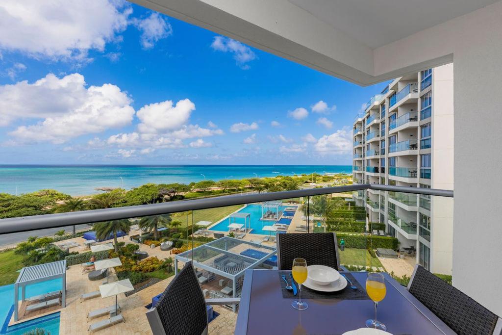 Azure Beach Residences Palm Beach Exterior foto