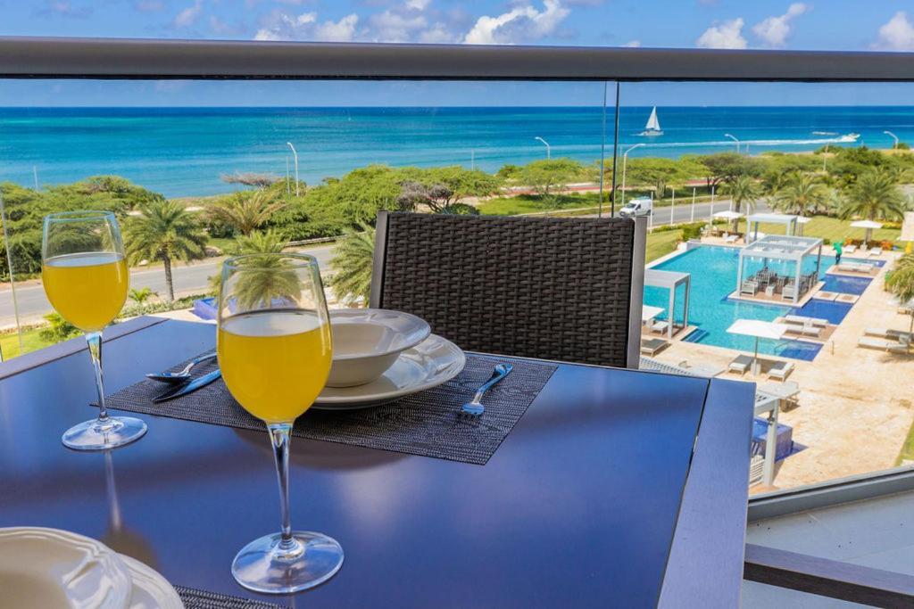 Azure Beach Residences Palm Beach Exterior foto