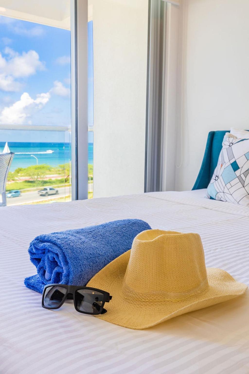 Azure Beach Residences Palm Beach Exterior foto
