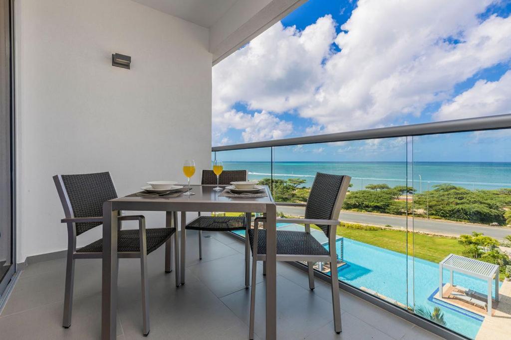 Azure Beach Residences Palm Beach Exterior foto